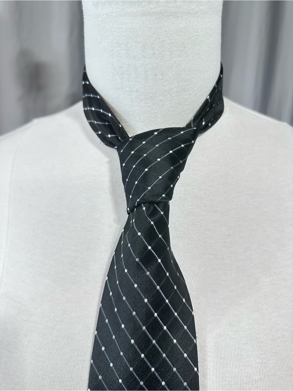Classic Black Diamond-Grid Men's Tie